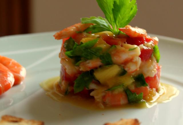 Salade de crevettes, mangue et tomates au citron vert