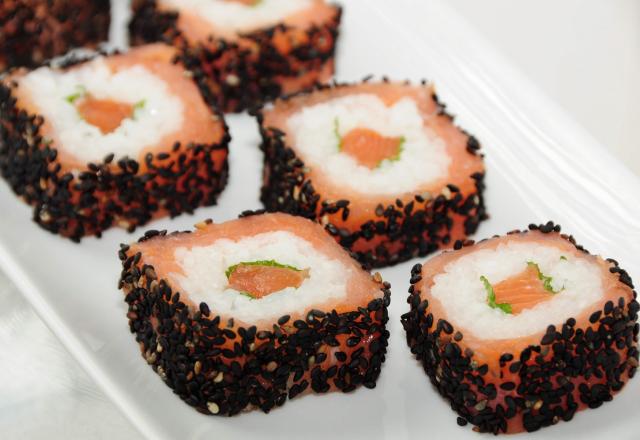 Maki sushis de saumon au saumon