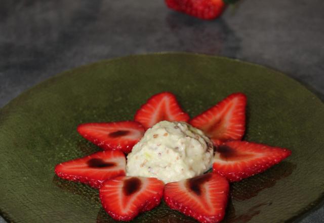 Recette de fraises au caramel balsamique et glace wasabi