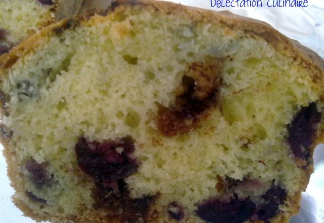 Cake aux cerises du jardin, amandes et Kinder Délice