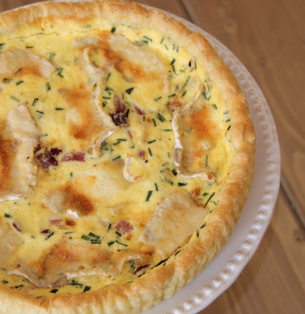 Quiche au chaource, émincés de bacon et gésiers