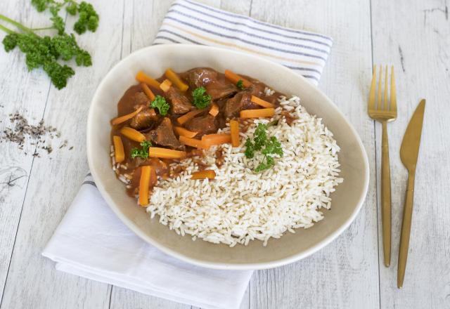 Riz long grain, et mijoté de bœuf en sauce