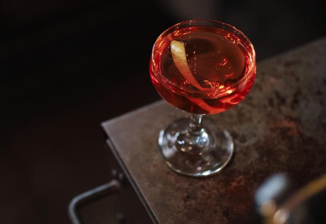 Réussir son Dubonnet & Gin : comment réaliser le cocktail préféré de la Reine Elizabeth II ?