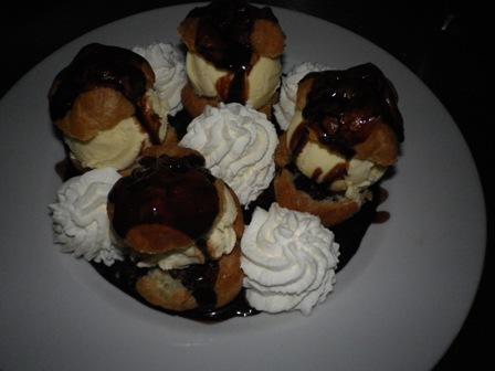 Profiteroles glacées à la vanille