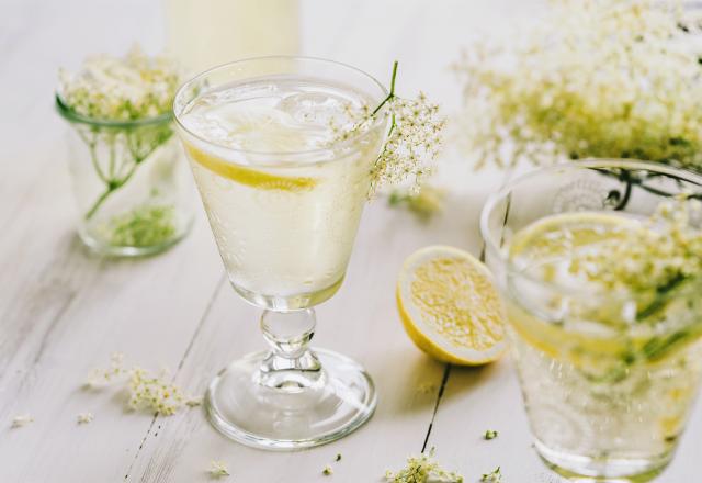 Spritz blanc ou cocktail à la liqueur de fleurs de sureau