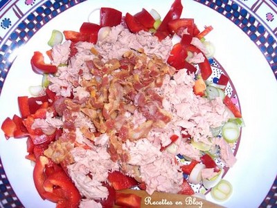 Salade de riz épicées aux coustilles de lard et poivrons