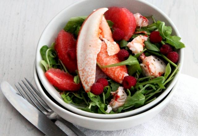 Salade de homard au pamplemousse et framboises