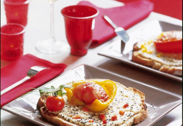 Poivrons confits à la tomate et aux haricots blancs montés à l'ail et à l'huile d'olive