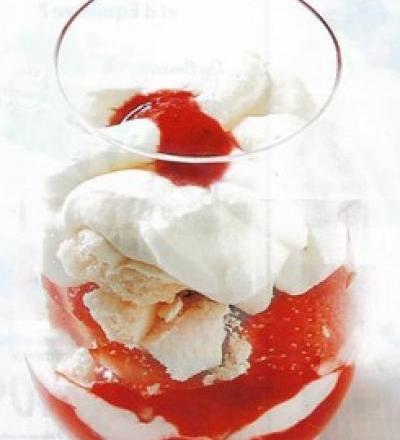 Verrine meringue Chantilly Fraises