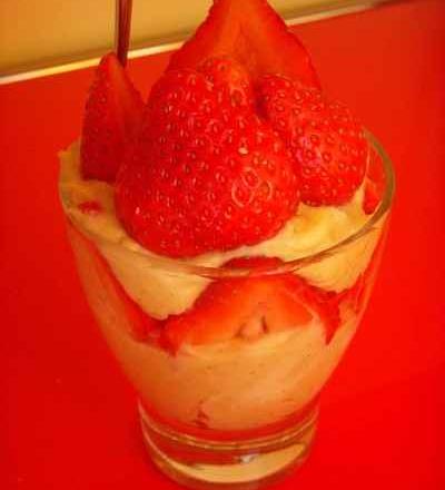 Verrine de Fraises au confit d'amandes