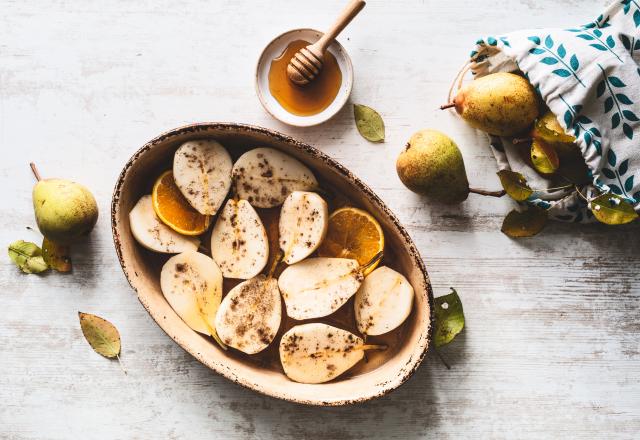 Comment faire des poires rôties au four, un dessert simple et délicieux parfait pour la saison !