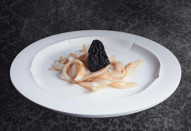 Tagliatelle de seiche aux morilles et encre de seiche cacao