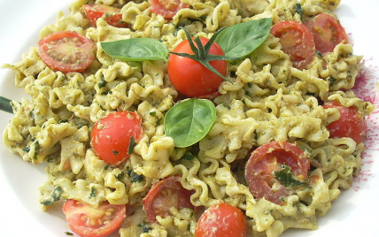 Pâtes au pesto et aux tomates cerises