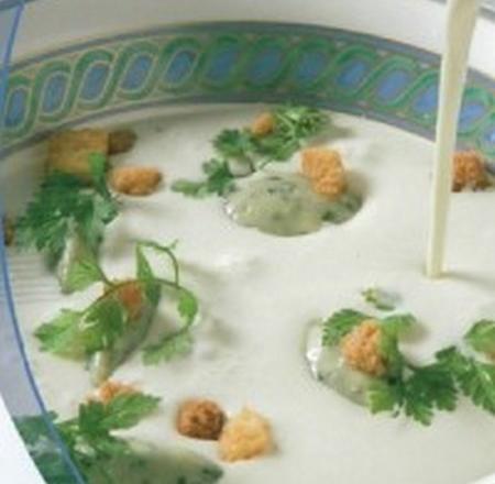 Velouté d'hiver avec ses gnocchis au roquefort et petits croûtons