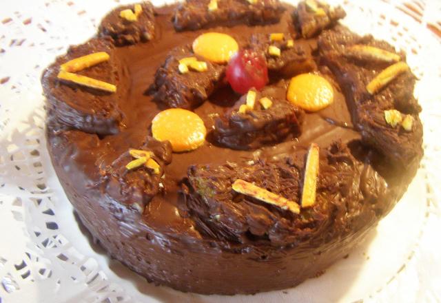 Gâteau sans farine aux amandes glacé au chocolat