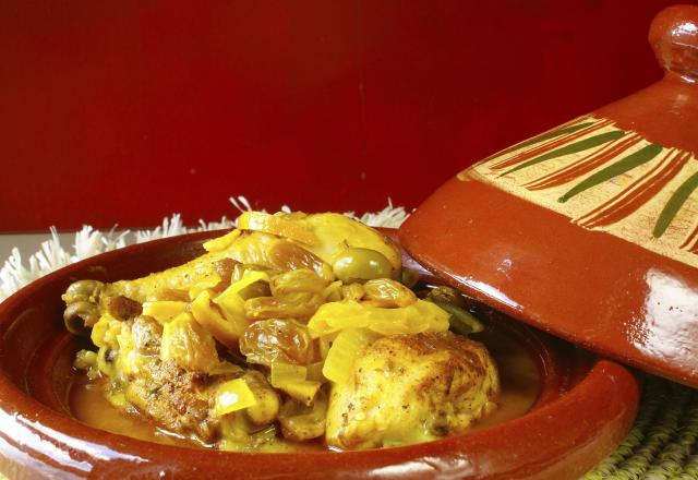 Tajine de poulet au citron confit, fenouil et aubergine