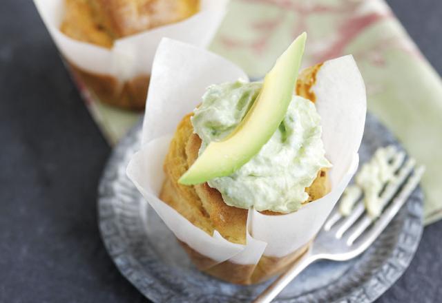 Muffins salés à l'avocat Hass du Pérou, féta et tomates séchées