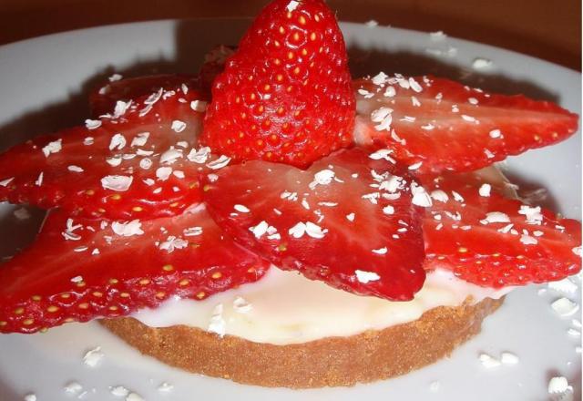 Tartelettes aux fraises, spéculoos et chocolat blanc