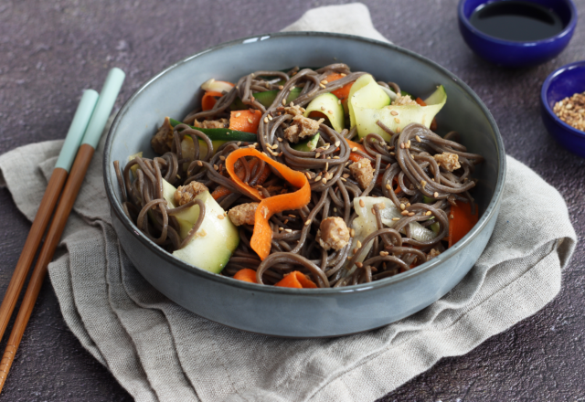 Salade de pâtes soba à l'émietté végétal citron & poivre mignonette