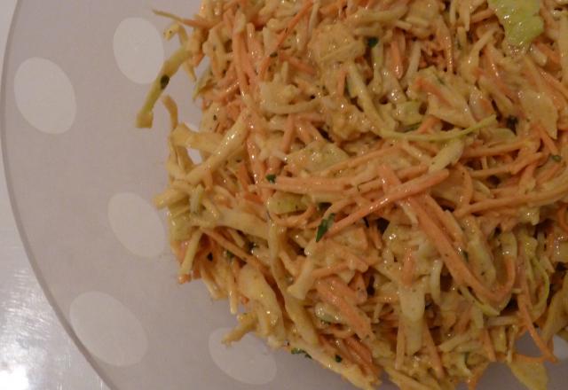 Coleslaw revisité au curry, comté et basilic