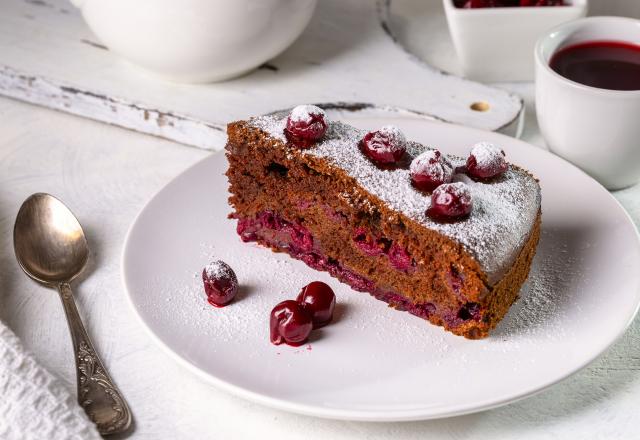 Laurent Mariotte nous dévoile sa recette de fondant au chocolat et cerises, un délicieux gâteau de saison