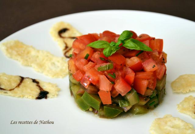 Tartare de tomates aux fines herbes, vinaigre de Xérès et huile d'olive au basilic