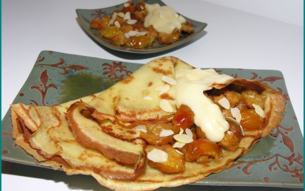 Crêpes au lait d'amandes, mirabelles, pain d'épices et crème au lait d'amandes