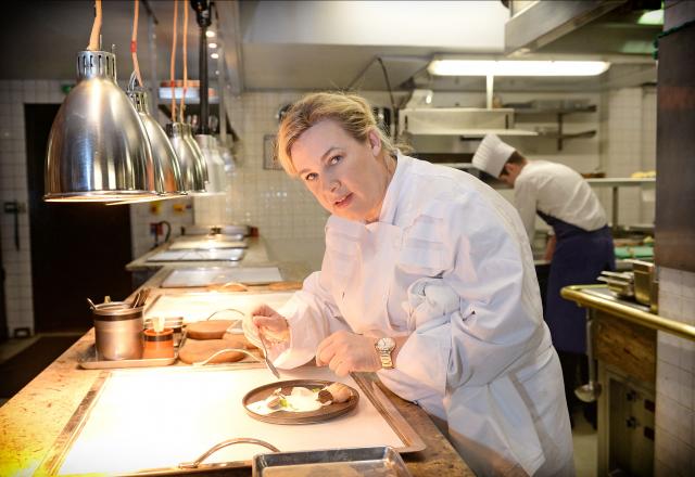 “Je les confectionne moi-même à la maison” : Hélène Darroze dévoile ce que ses deux filles adorent qu’elle leur cuisine