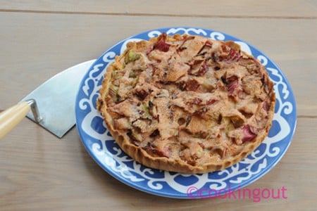 Tarte à la rhubarbe et à la poudre d'escampette