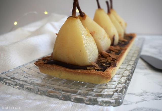 Tarte aux poires entières, chocolat et praliné