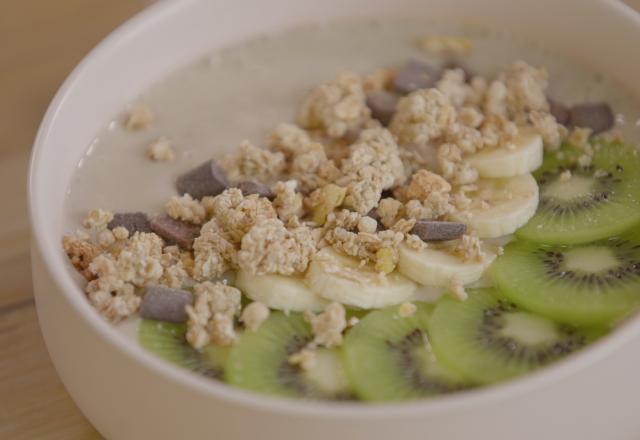 Smoothie bowl, banane kiwi et Muesli au chocolat