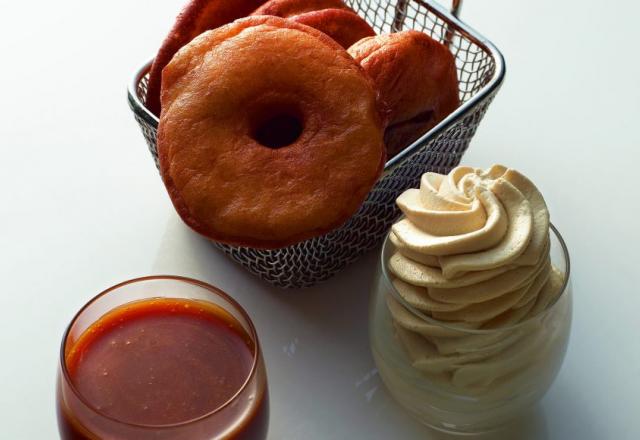 Beignets de pomme sauce cannelle caramélisée crème chantilly calvados