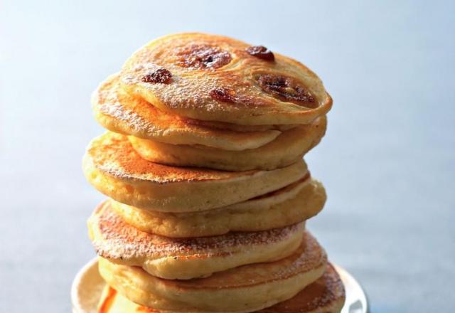 Pancakes banane et rhum-raisins simples