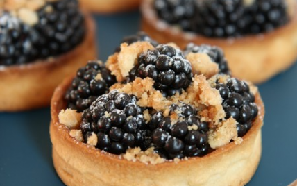 Tartelettes aux mûres : entre amandine et streusel