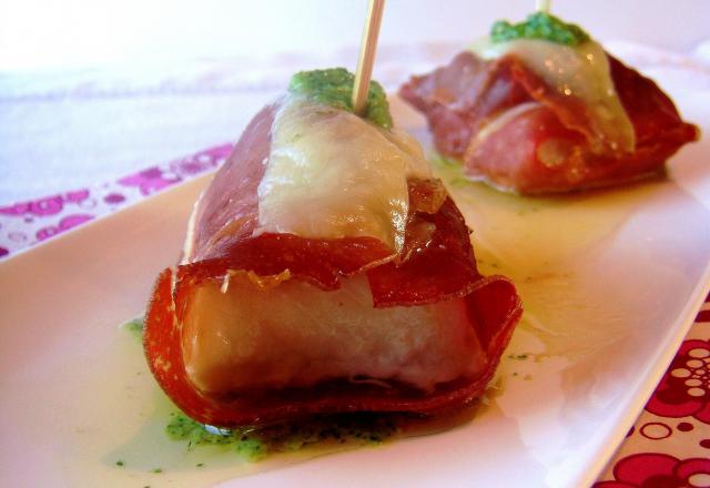 Bouchées de poisson, prosciutto, et fontina et pesto roquette-noisettes