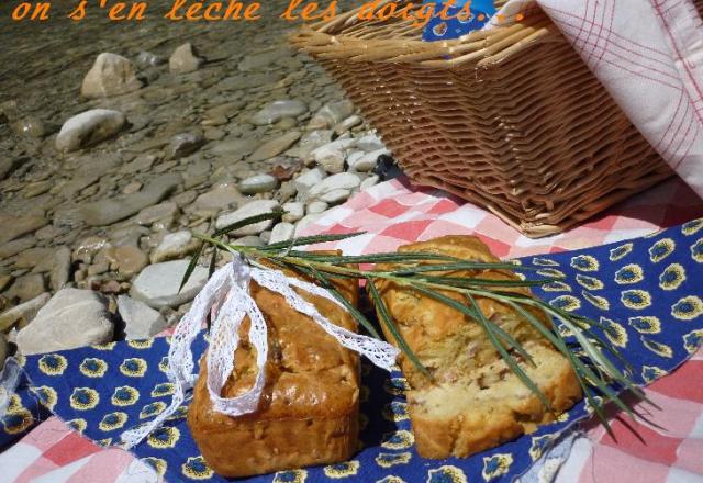 Cake d'été au jambon cru, tomate confite et dés de brebis