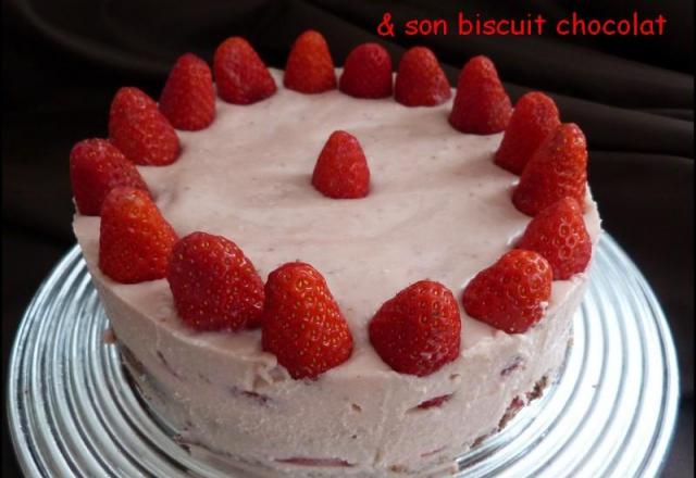 Gâteau truffé à la fraise et son biscuit au chocolat