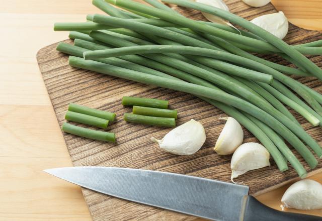 Et si vous faisiez germer votre ail pour en faire de délicieuses frites ? Cette recette insolite va vous séduire !