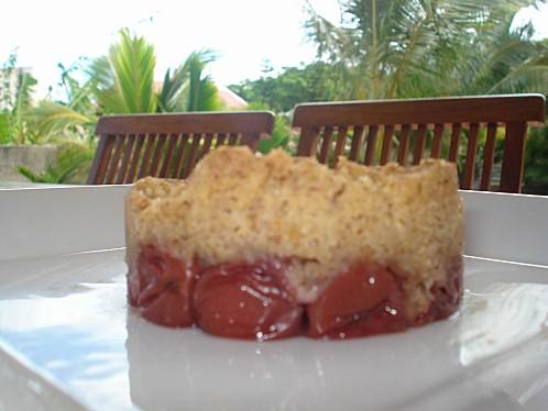 Crumble aux cerises et à la poudre de noisettes