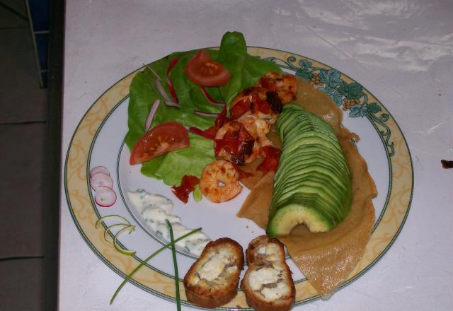 Salade de crevettes aux légumes variés