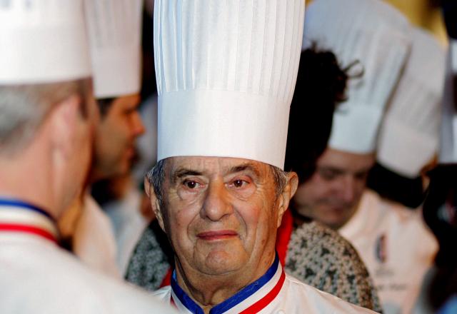 Pourquoi ne pas tester pour les fêtes la recette de la célèbre soupe VGE aux truffes de Paul Bocuse ?