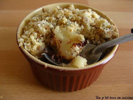 Crumble aux poires, biscuits bretons, et chocolat