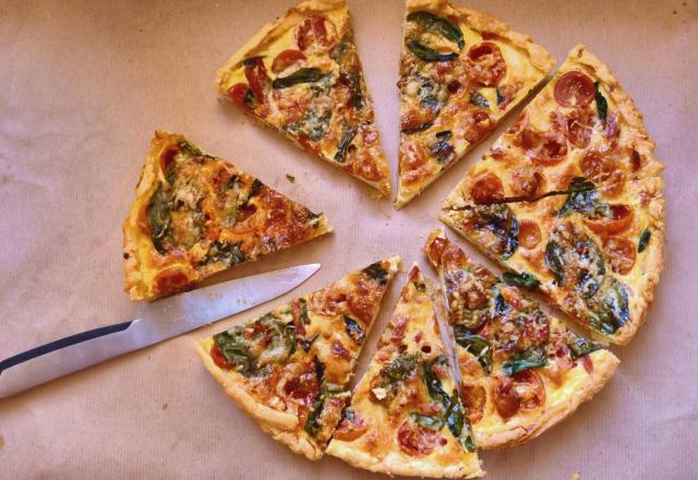 Tarte salée aux tomates cerises, chèvre et pousses d'épinard