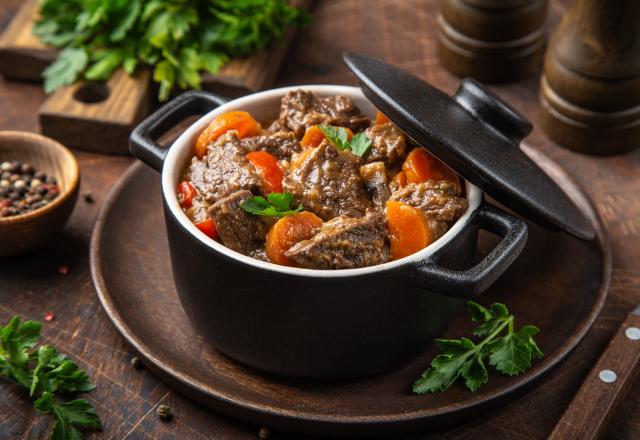 Boeuf bourguignon traditionnel au vin de Bourgogne