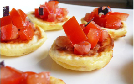 Coussinets de ricotta et parmesan, concassé de tomates / basilic