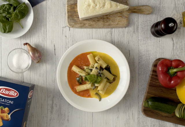 Rigatoni à la courgette et sauce de poivrons