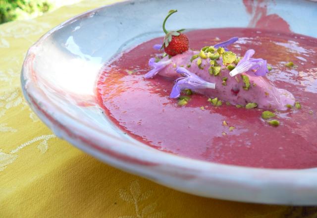 Soupe de fraises, frozen Philadelphia et framboises