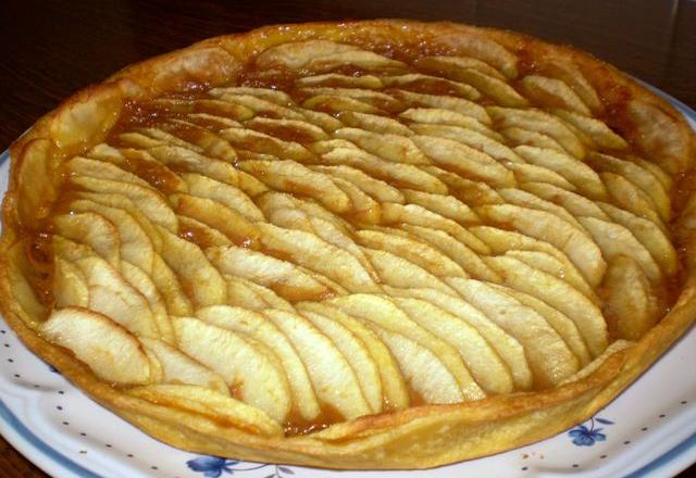 Tartes aux pommes avec compote de poire au caramel