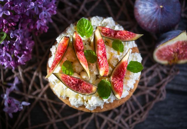 Une diététicienne partage sa recette sucrée/salée de tarte feuilletée à la figue et la ricotta, un vrai régal !