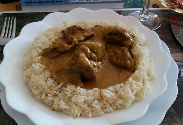 Curry d'agneau à l'indienne généreusement épicé